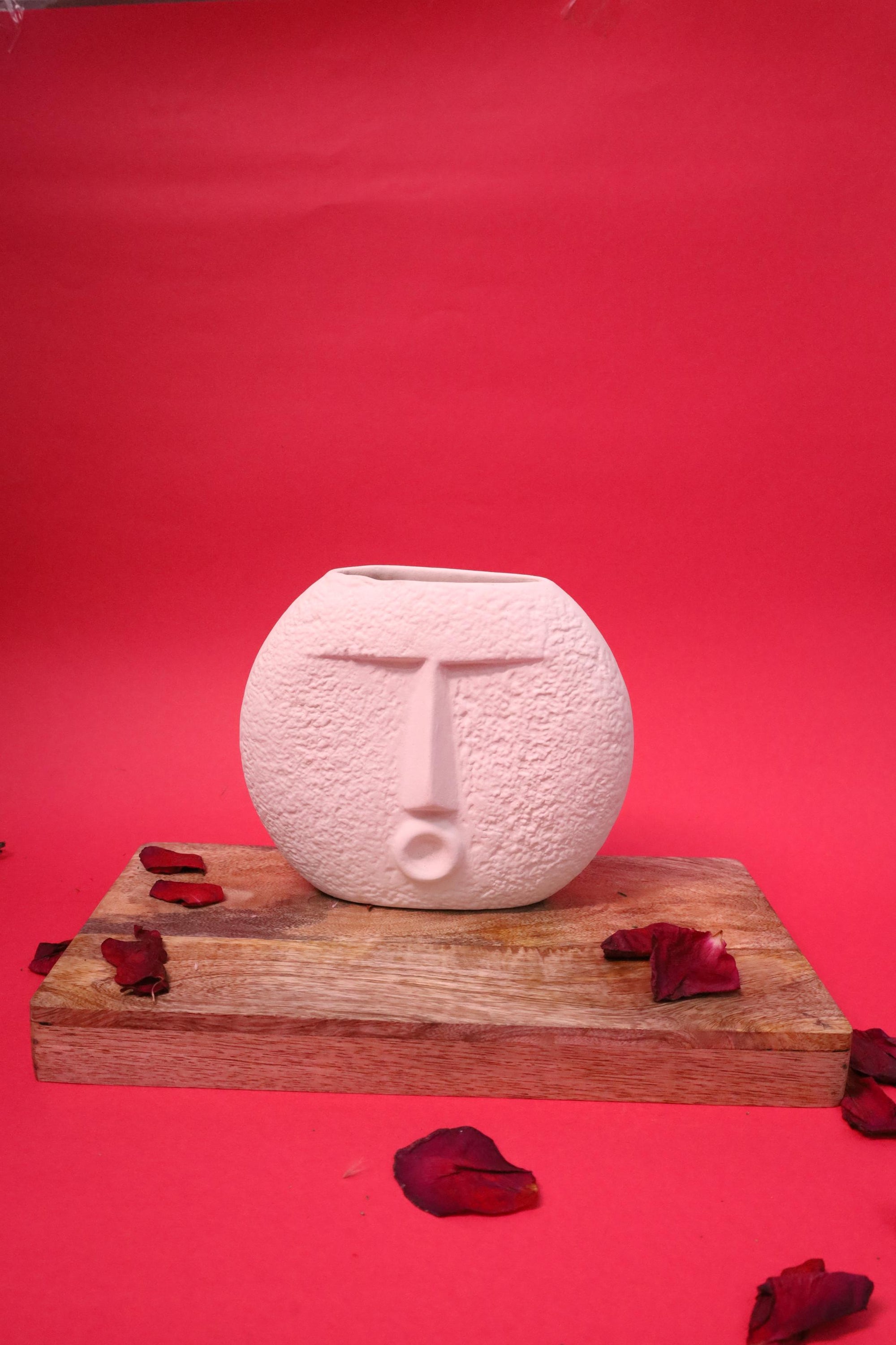 Ceramic White 'Kiss Face Vase'